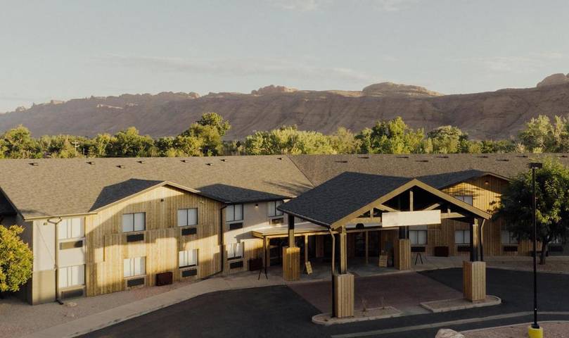Hôtel pour 6 personnes, avec piscine ainsi que jacuzzi et terrasse