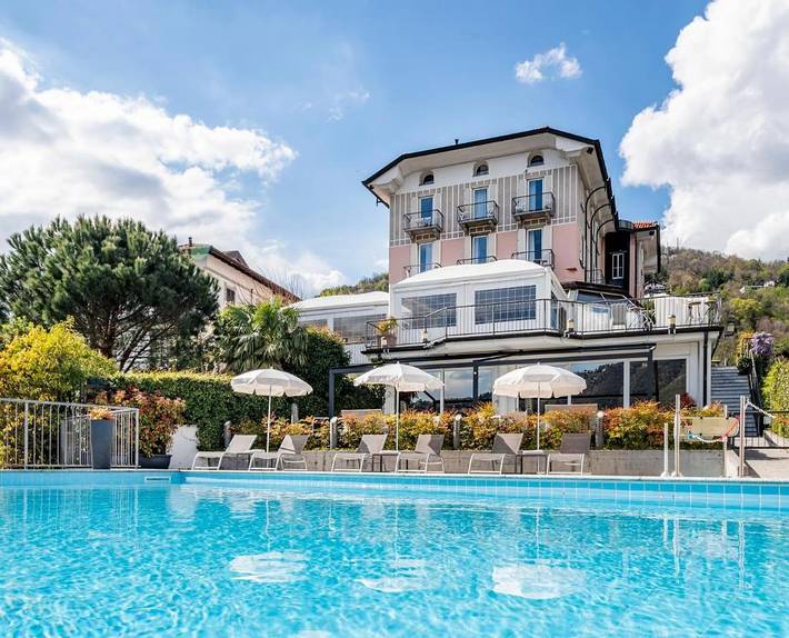 Appartamento per 2 persone, con vista lago e giardino nonché panorama e piscina in Cernobbio