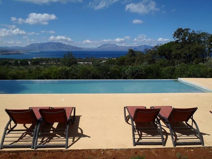 Ferienhaus für 4 Personen, mit Ausblick und Pool sowie Garten und Terrasse - 1