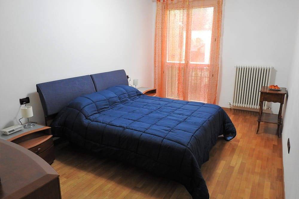 Apartamento entero, Precioso apartamento en el centro, con plaza de aparcamiento reservada, 4 camas. in Rávena, Provincia de Ravenna
