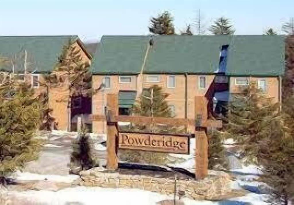 Ganze Wohnung, Powderidge 60: Slope Side, Fireplace, Spacious Deck in Snowshoe, Greenbrier River