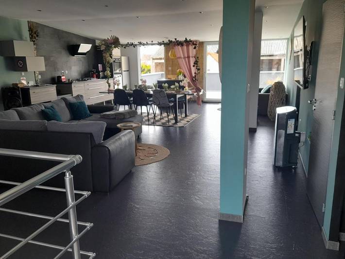 Gîte pour 8 personnes, avec Balcon et Jacuzzi ainsi que Terrasse et Bassin pour enfant à Coulogne