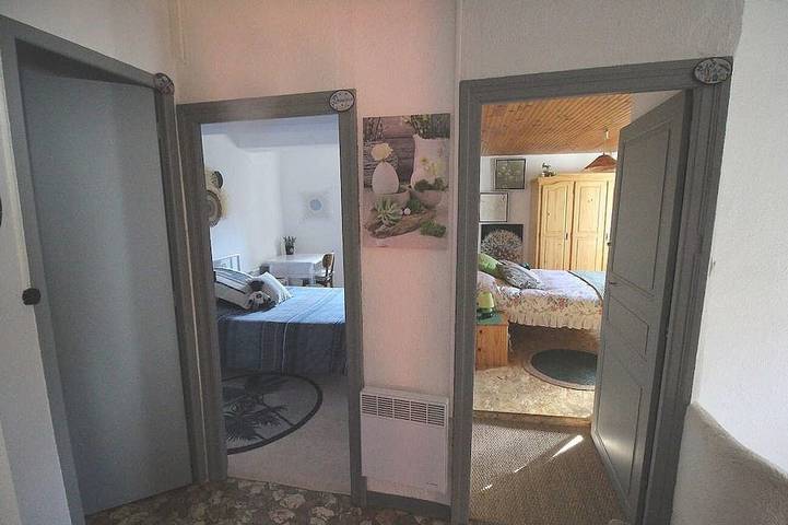Ganze Wohnung, 70 m² große Unterkunft mit allem Komfort und Terrasse in einem Steinhaus in Avène, Lodève und Umgebung