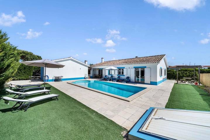 Casa de férias para 8 pessoas, com terraço e piscina e ainda vista em Vale de Telha