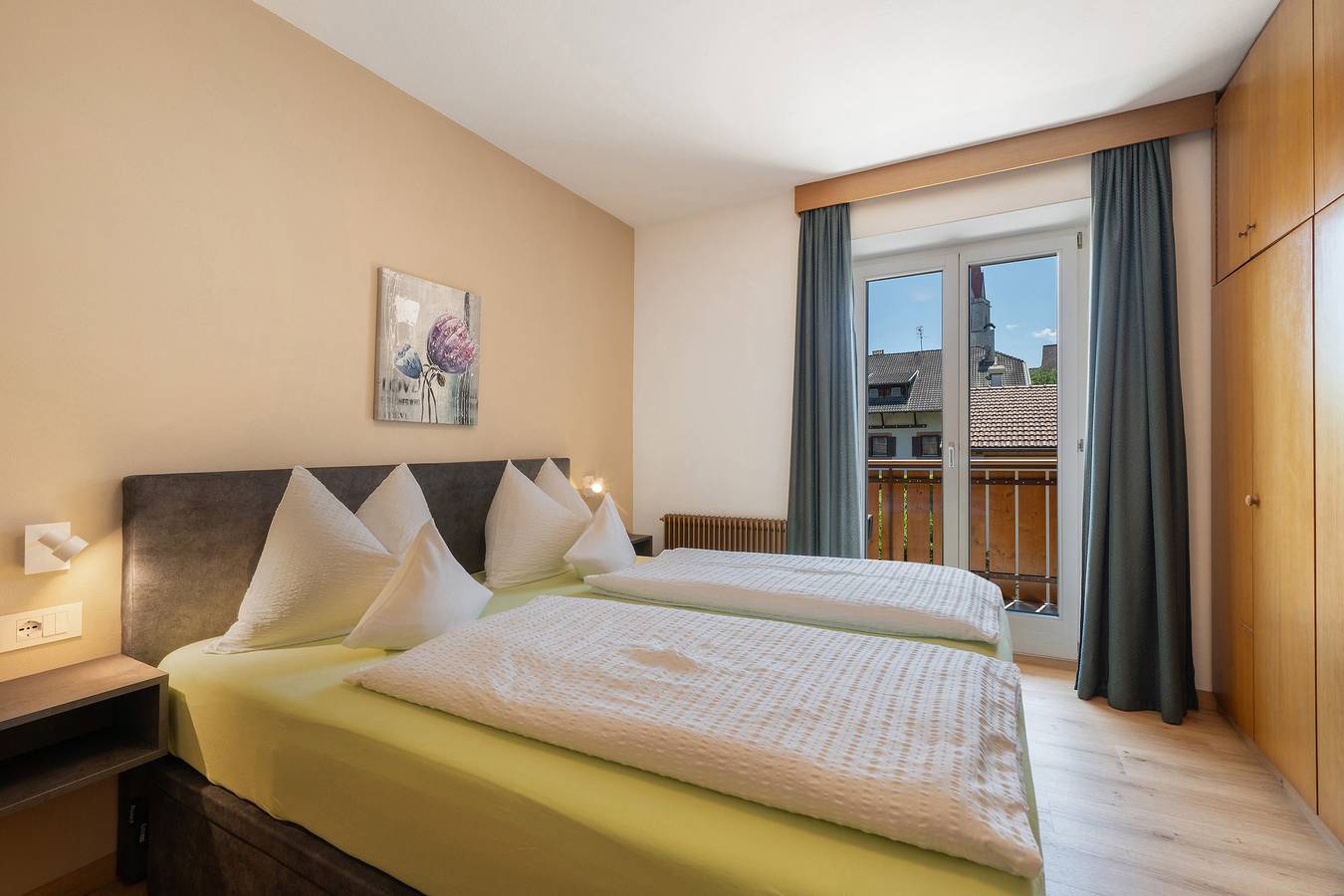 Entire apartment, Apartment 'Rosalie  8' with Mountain View, Shared Pool and Wi-Fi in Lana di Sotto, Lana
