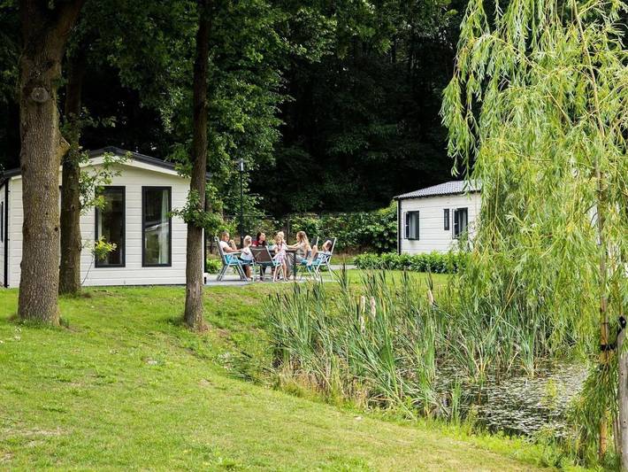 Chalet voor 5 personen, with Terras and Tuin as well as Zwembad in Ede