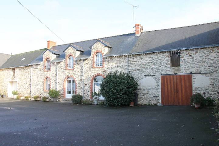Gîte pour 10 personnes, avec jardin, animaux acceptés à Saint-Dolay - 2