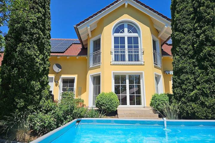 Ferienwohnung für 4 Personen, mit Pool und Balkon sowie Garten - 1