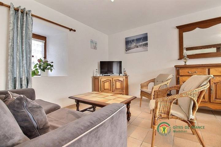 Gîte pour 4 personnes, avec jardin à Theix - 3