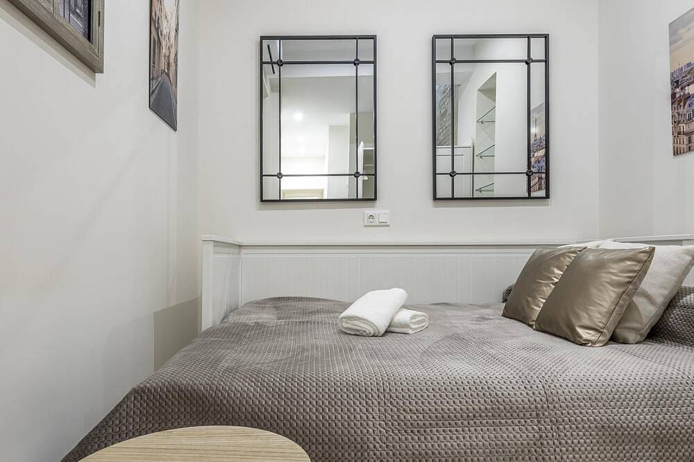 Entire apartment, La Joya de Santa Cruz - Esmeralda apartment 1º iz in Casco Antiguo, Sevilla