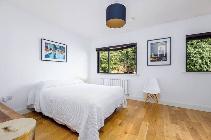 Seaview Grove: Wild Atlantic Way Luxury Escape with 180° views over Lough Foyle. in Inishowen, County Donegal