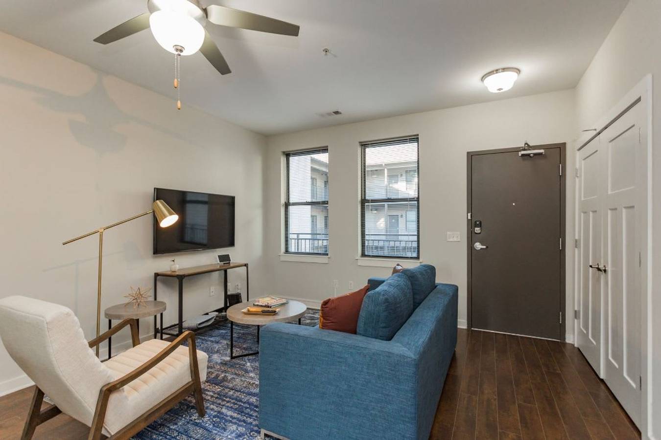 Entire apartment, Cozysuites Musicrow Alluring 1Br w free parking 58 in Nashville, Tennessee