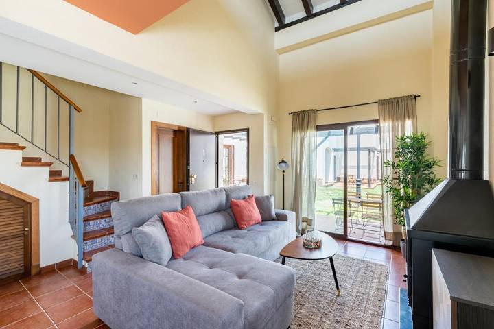 Casa rural para 4 personas, con piscina y piscina para niños además de vistas y jardín, Se admiten mascotas en Sierra Norte de Sevilla - 2