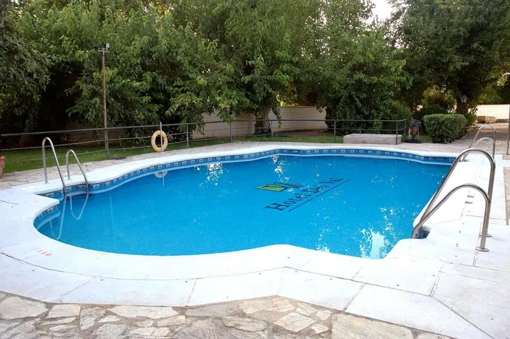 Hôtel pour 2 personnes, avec vue ainsi que piscine et jardin - 1