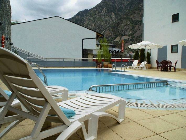 Hôtel pour 3 personnes, avec terrasse et piscine à Andorre-la-Vieille - 4