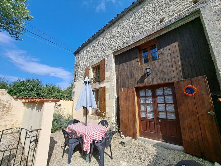 Gîte pour 4 personnes, avec piscine à Saint-Pierre-de-Juillers - 3