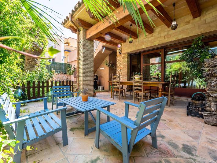 Apartamento para 7 personas, con Balcón además de Terraza y Jardín en Miravet