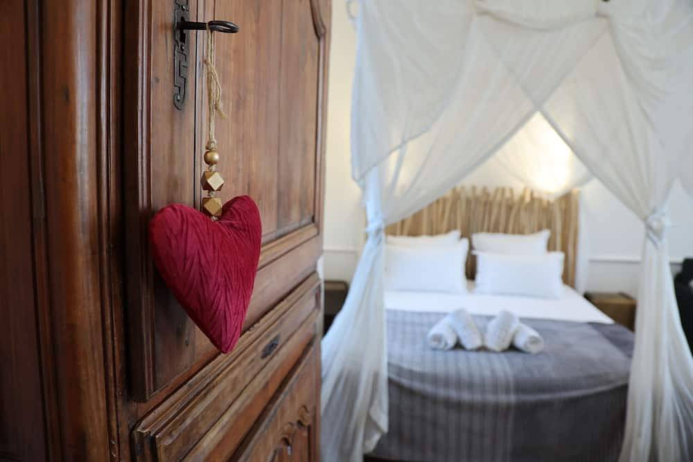 La Romantique, suite de luxe avec baignoire au Château La Vidalle in Vendres, Côte d'Améthyste
