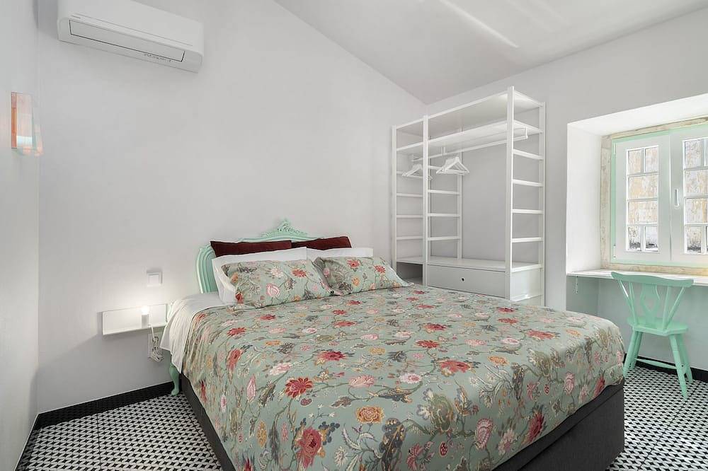 Inspiring and Cozy 1899's House, Queen Size Bed in Leiria, Leiria District