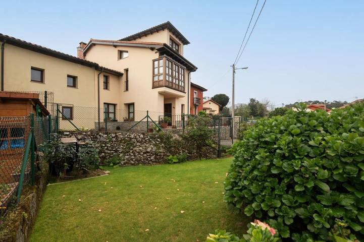 Apartamento para 10 personas, con terraza y jardín, Se admiten mascotas en Poo de Llanes