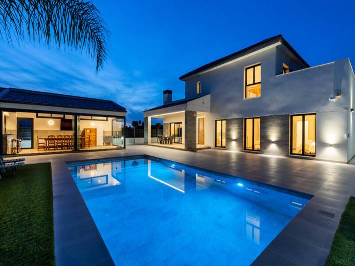 Appartement de vacances pour 16 personnes, avec piscine ainsi que jardin et balcon, adapté aux familles - 1