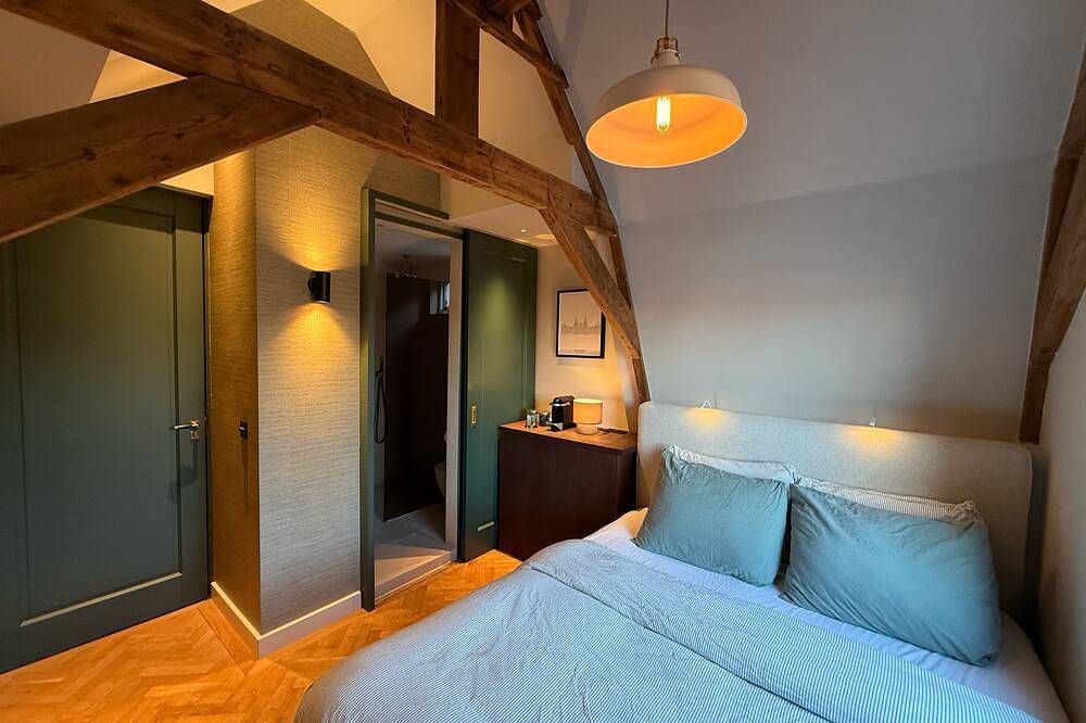 Vermeer - luxury authentic room at Museumplein in Amsterdam Oud-Zuid, Holländische Küste