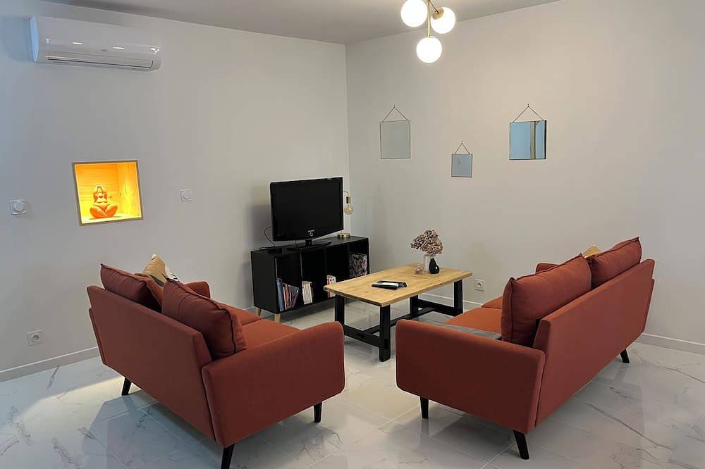 Appartement entier, Appartement neuf avec une déco soignée idéalement situé pour découvrir l’Ardèche in Saint-Didier-sous-Aubenas, Ardèche