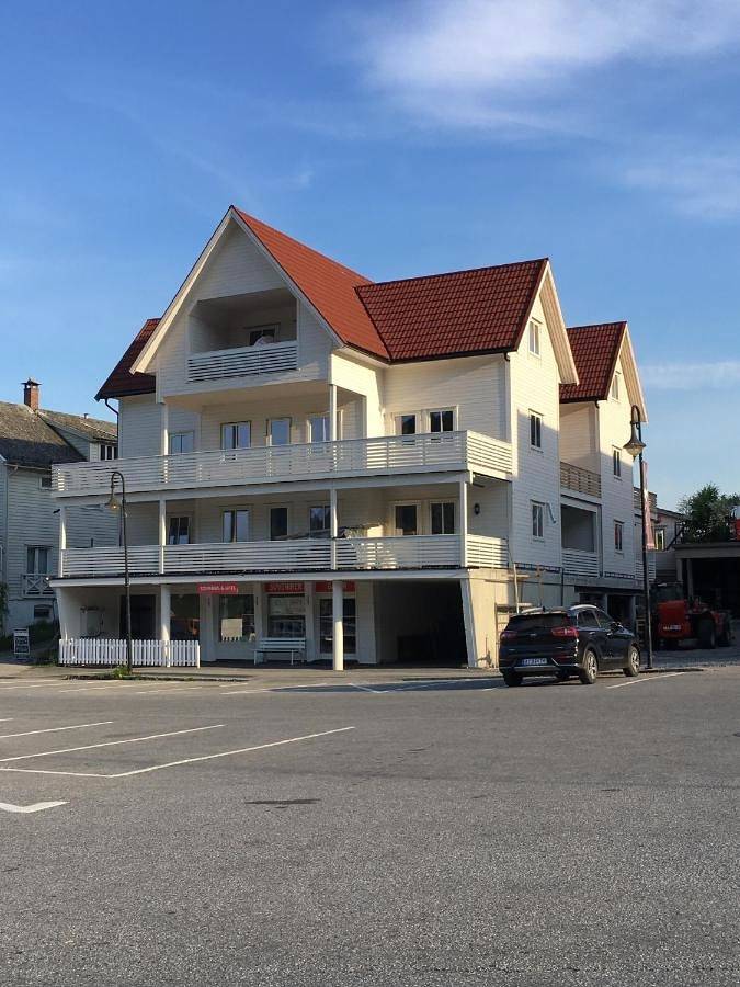 Ferienwohnung für 10 Personen, mit Balkon und Terrasse sowie Sauna und Ausblick in Balestrand