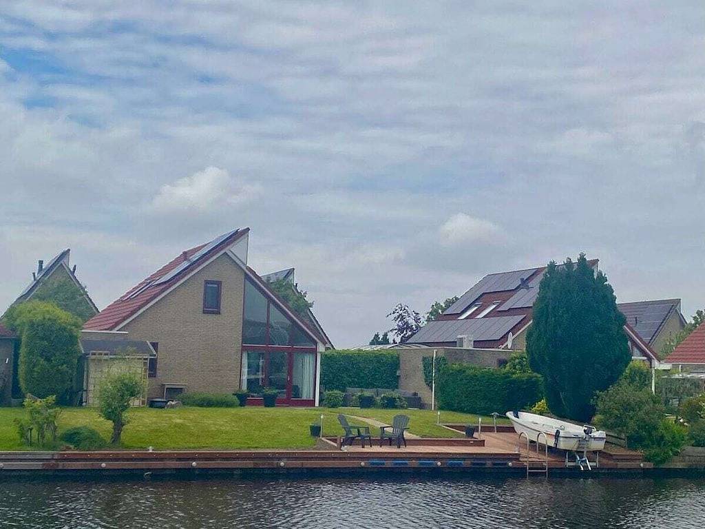 Ferienhaus in Koudum mit Schwimmbecken in Ijsselmeer
