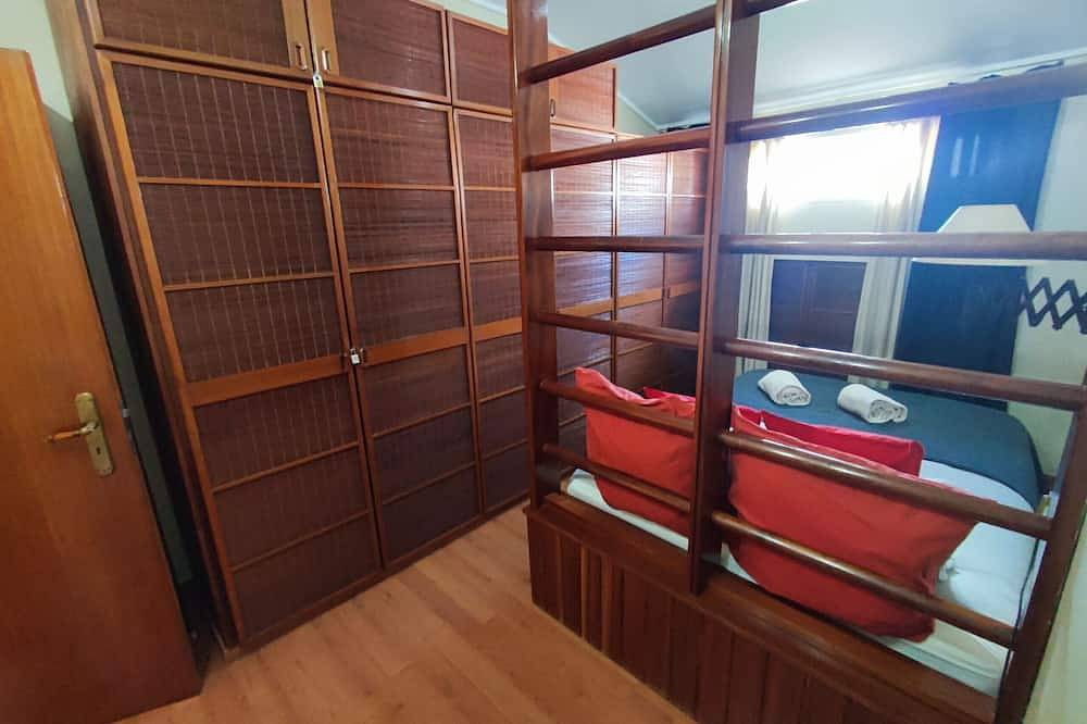 Ganze Wohnung, Oeiras, 2 bedroom apartment w/ balcony and barbecue next to Parque dos Poetas in Oeiras, Costa de Lisboa