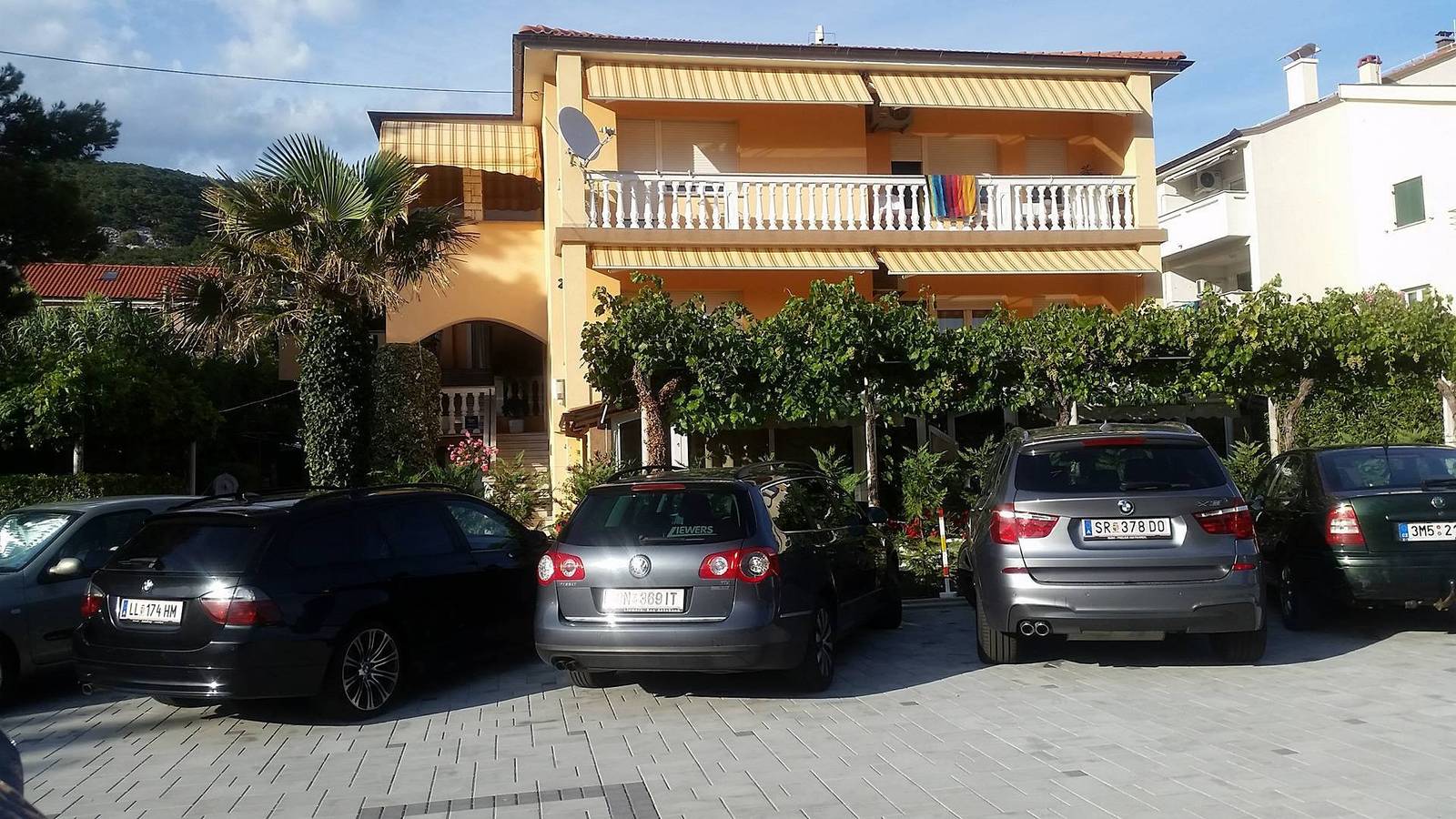 Ganze Wohnung, 2-Zimmer-Ferienwohnung mit Terrasse und Meerblick Baska, Krk A-23618-b in Baska, Krk