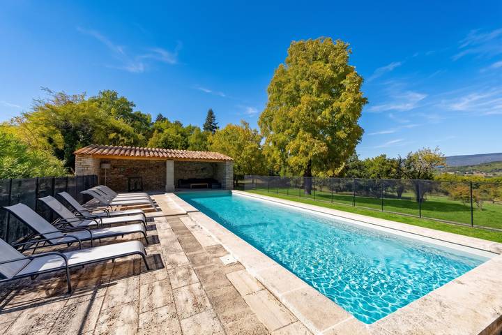 Location de vacances pour 12 personnes à Saignon