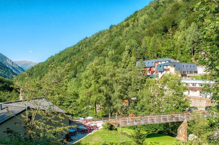 Parc de vacances pour 2 personnes, avec piscine et terrasse ainsi que jardin et vue dans Occitanie - 3