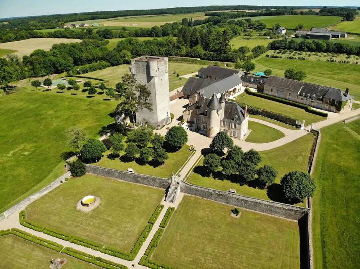 Château pour 10 personnes, avec terrasse et jardin dans Indre