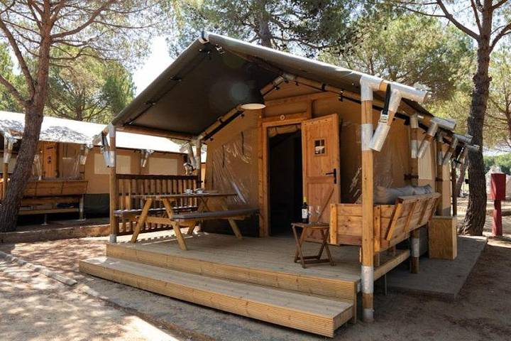 Camping pour 3 personnes, avec jardin et vue ainsi que terrasse et piscine à Palamós