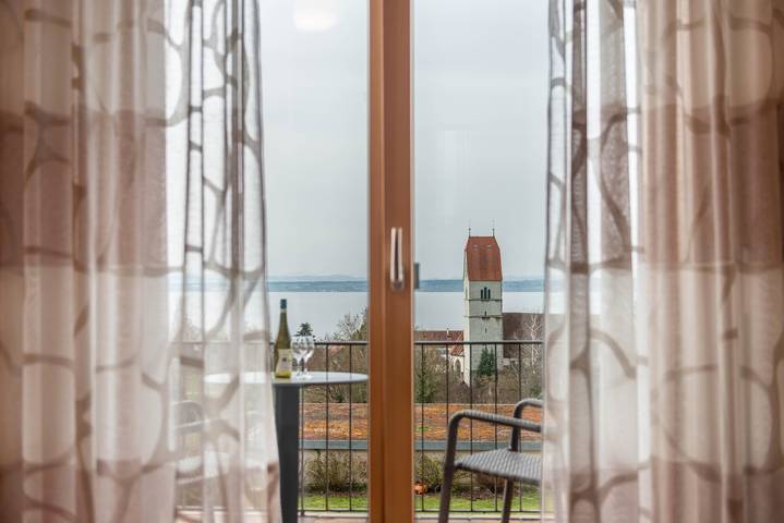 Room 'Doppelzimmer Mit Balkon' with Lake View, Balcony and Wi-Fi in Hagnau am Bodensee, Region Bodensee-Oberschwaben