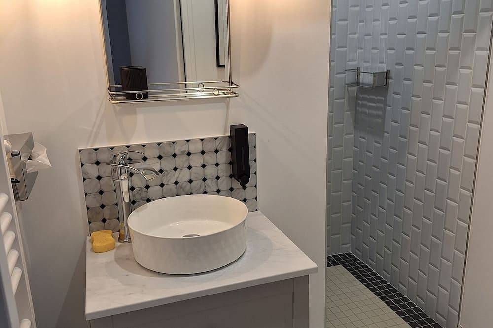 Entire apartment, Charmant Studio Cosy Avec Jardin à 7 min du Rer A in Maisons-Laffitte, Yvelines