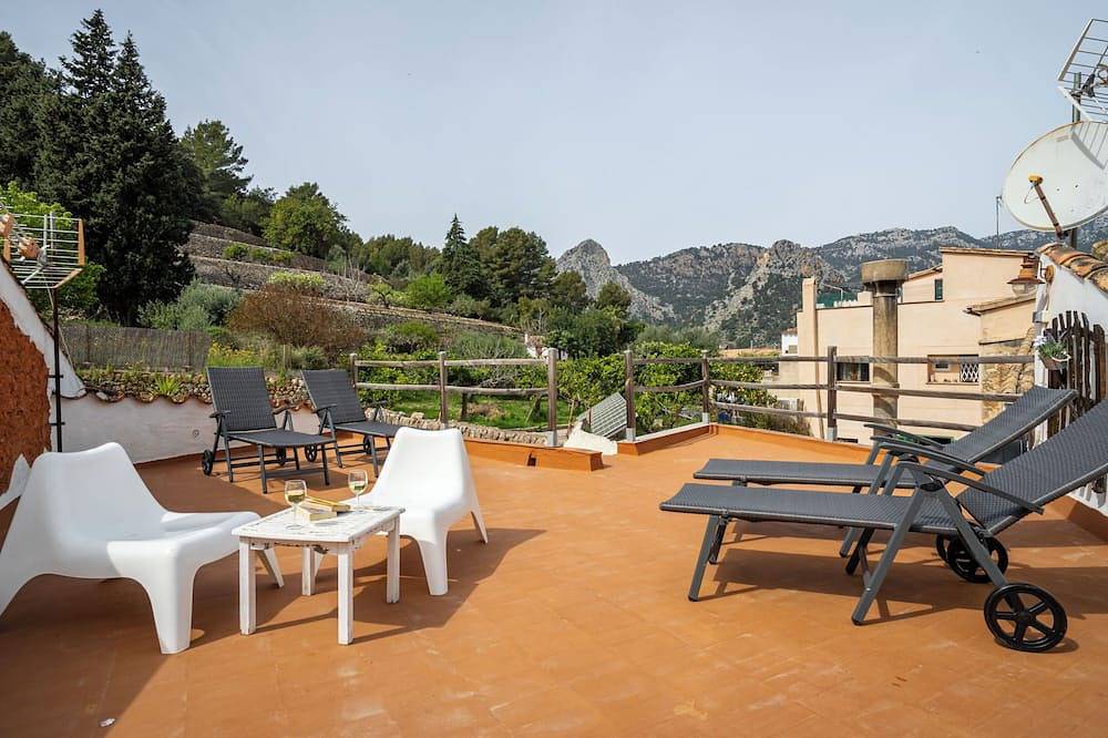House in beautiful village in the Sierra de Tramuntana (10 min. from Palma) in Bunyola, Mallorca Westen