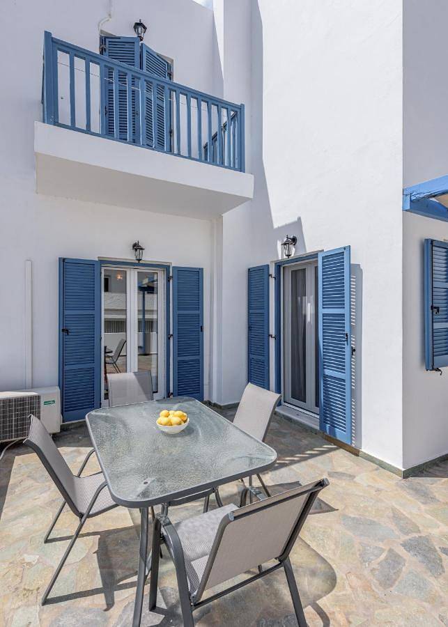 Gîte pour 5 personnes, avec terrasse dans Adamas - 2