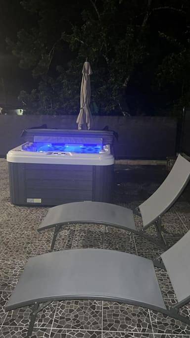 Gîte pour 2 personnes, avec terrasse et jacuzzi à Gros Morne (homonymie) - 4