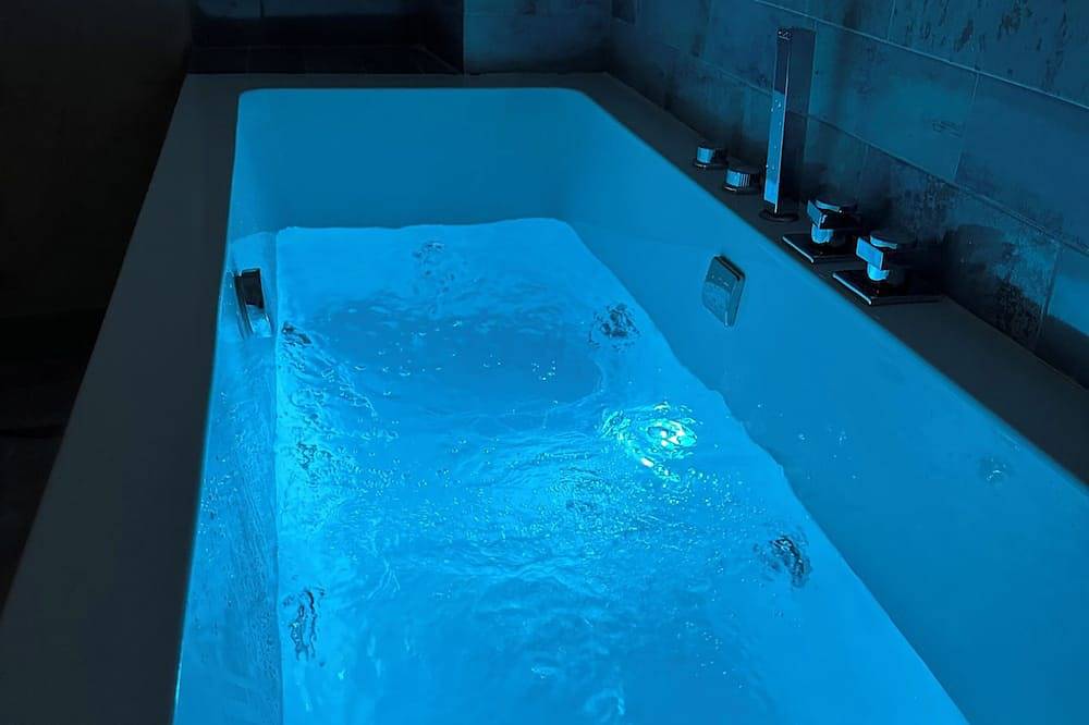 Entire apartment, Cherry Jacuzzi in Ronda, Málaga Province