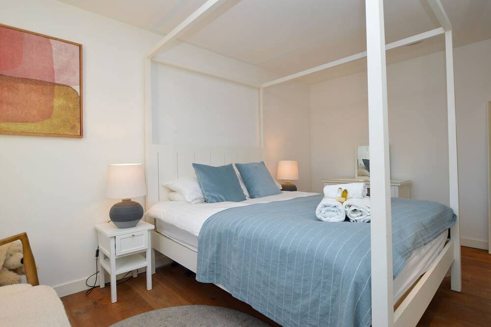 Old Fire Station - sleeps 6 guests  in 3 bedrooms in Tighnabruaich, Argyll & Bute