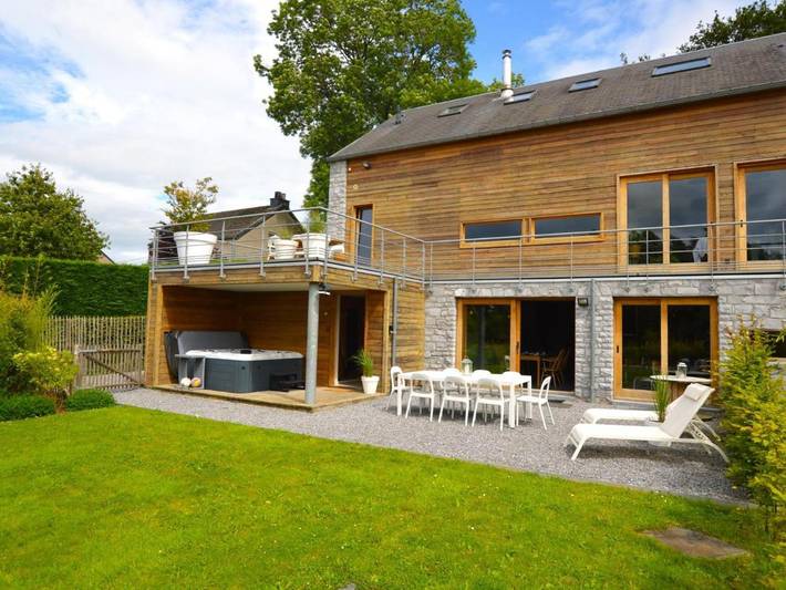 Location de vacances pour 4 personnes, avec terrasse et jacuzzi ainsi que sauna et jardin dans Heyd