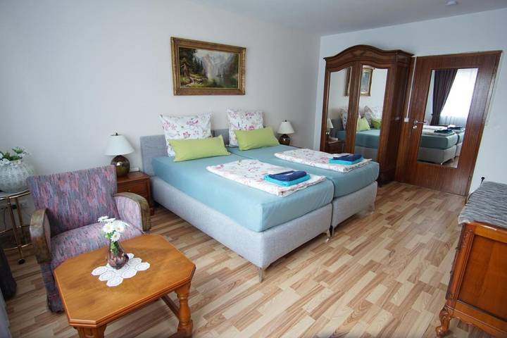 Ferienwohnung für 5 Personen, mit Terrasse und Garten in Saarlouis