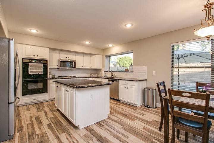 Vacation rental for 9 people, with hot tub and yard in Gilbert