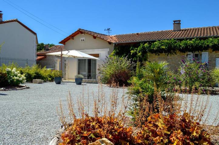 Location de vacances pour 4 personnes, avec Terrasse à La Rochette (Charente)