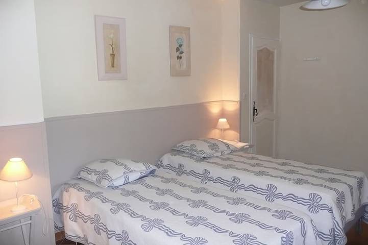 Location de vacances pour 13 personnes, avec jardin et jacuzzi, animaux acceptés à Taillades - 4