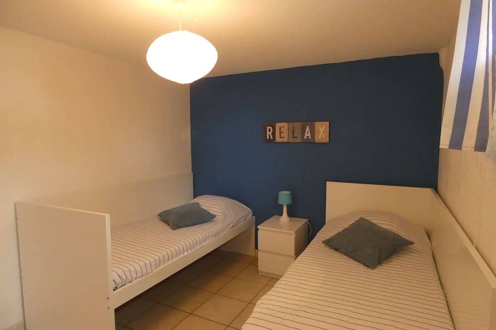 Beautiful independent apartment in villa with swimming pool in a quiet area close to amenities in Rocbaron, Brignoles region