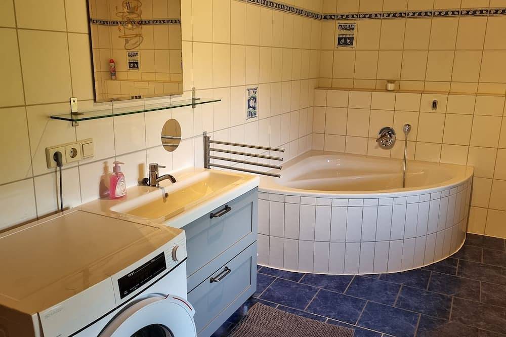 Ganze Wohnung, Ruhige Ferienwohnung Bergfreunde in Bergen, Nähe Chiemsee in Bergen (Chiemgau), Chiemsee