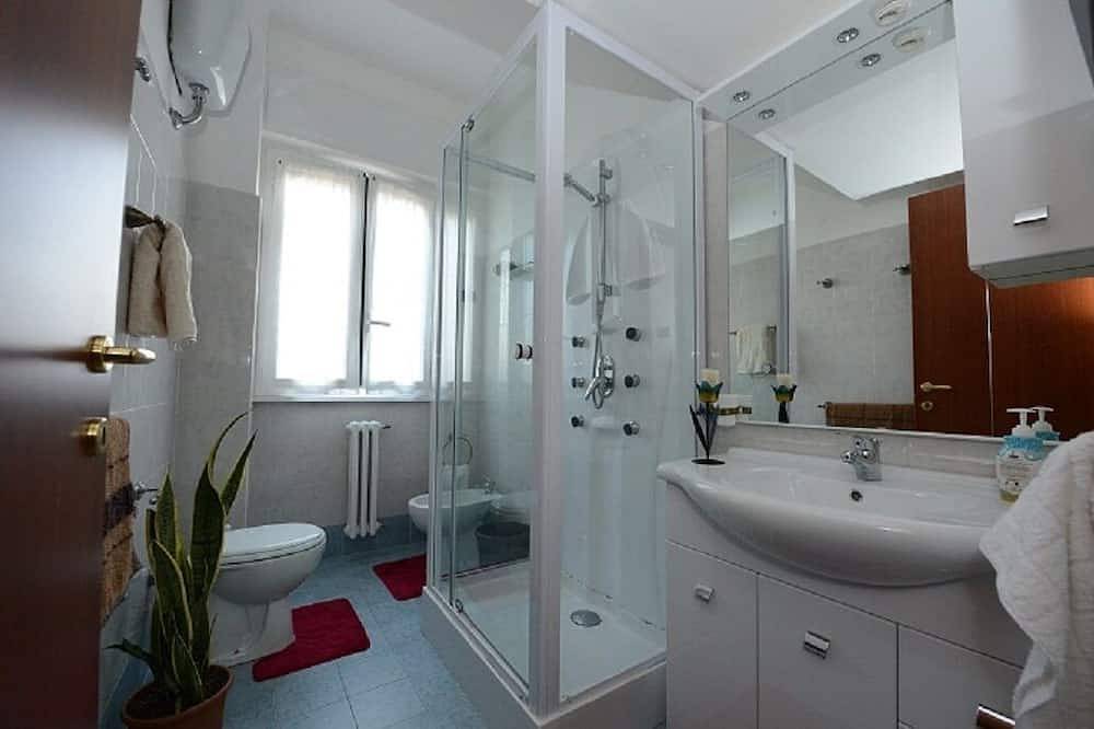 Hel lejlighed, Second floor apartment Casa Amena near Vatican, Metro, parking. in Primavalle, Rom